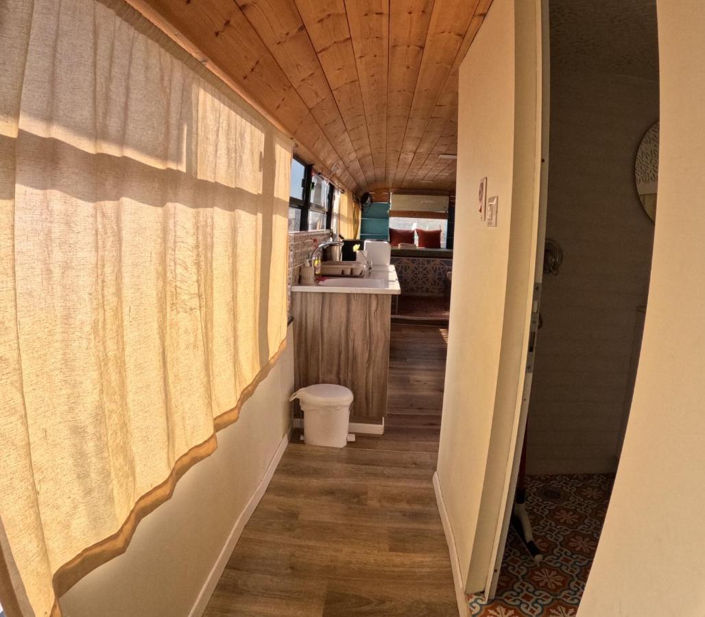 The Bus Apartment Majdal Shams Luaran gambar