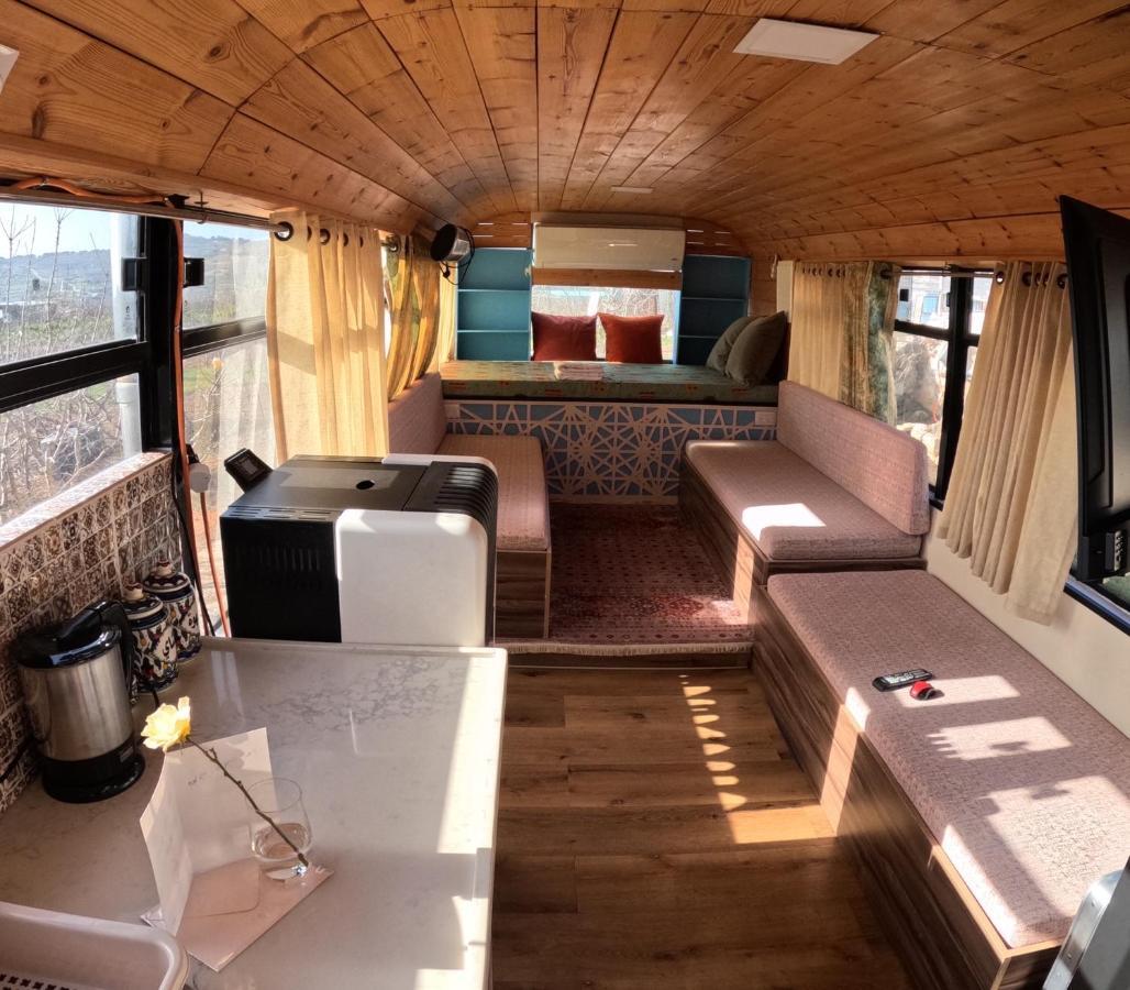 The Bus Apartment Majdal Shams Luaran gambar