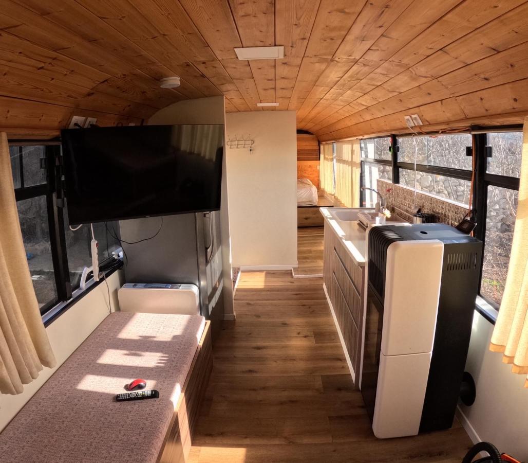 The Bus Apartment Majdal Shams Luaran gambar